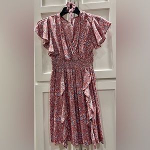 Casual dress, girls size XS. Floral short dress. Hair accessories included.